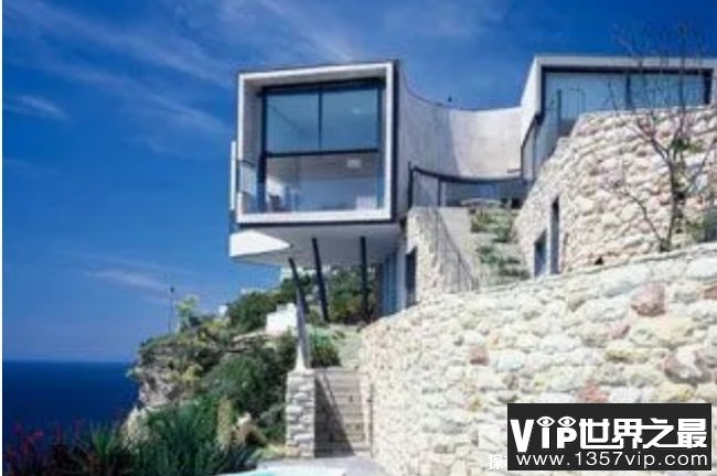 世界上最奇葩的房子 爱琴海岸悬崖边上的别墅(安全性高)