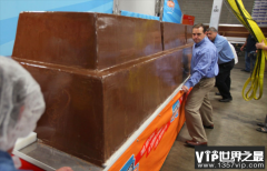 世界最大的巧克力棒 比卡车都要长(重达5.5吨)