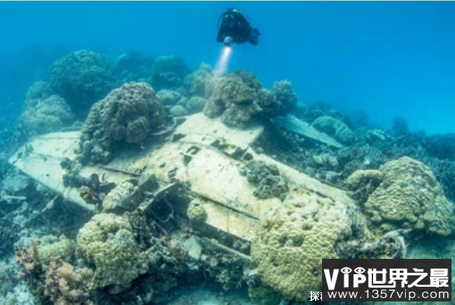 世界上最恐怖湖泊 特鲁克泻湖潜水者有去无回(潜水者坟墓)