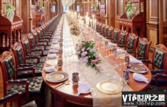 世界最长餐桌的记录 长达401.22米(法国聚餐打造)
