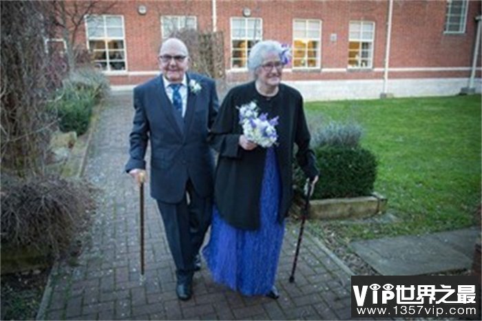 世界上最老的新婚夫妇 年龄加起来快188岁(英国夫妇)