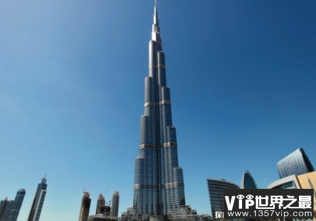 世界上十大最高的塔 哈利法塔高达到了828米(共162层楼)