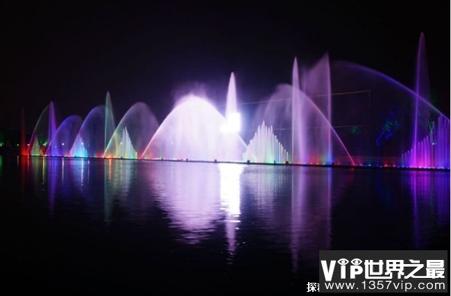 世界上最神奇的十大喷泉 九浮泉位于日本大阪(比较壮观)