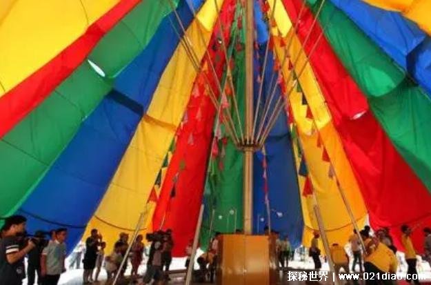世界上最大的伞 直径有22.09米伞高14米(制作艰难)