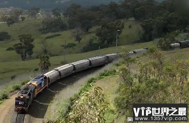 世界上最长的火车 2011年由澳大利亚建造的火车(全长7353米)
