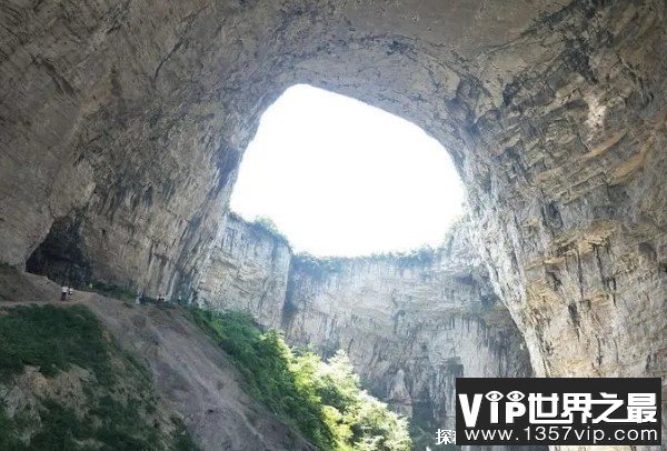世界上最大的天生桥山洞 贵州清虚洞规模较大(景色漂亮)