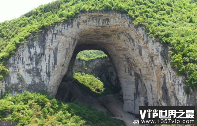 世界上最大的天生桥山洞 贵州清虚洞规模较大(景色漂亮)