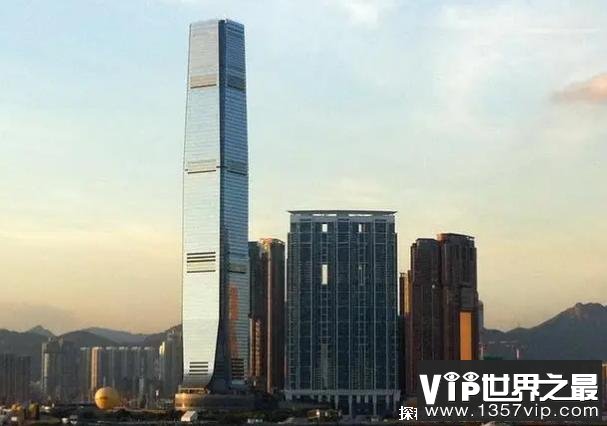 世界上最高的酒店 香港丽思卡尔顿酒店(海拔超400米)