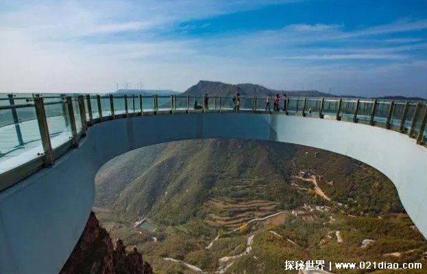 世界上最长的玻璃环廊 伏羲山玻璃环廊(景色优美)