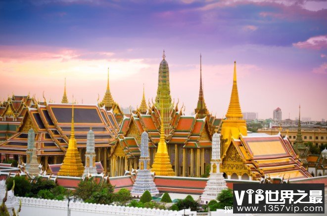 世界上十大著名的皇宫 大皇宫是位于泰国(规模比较大)