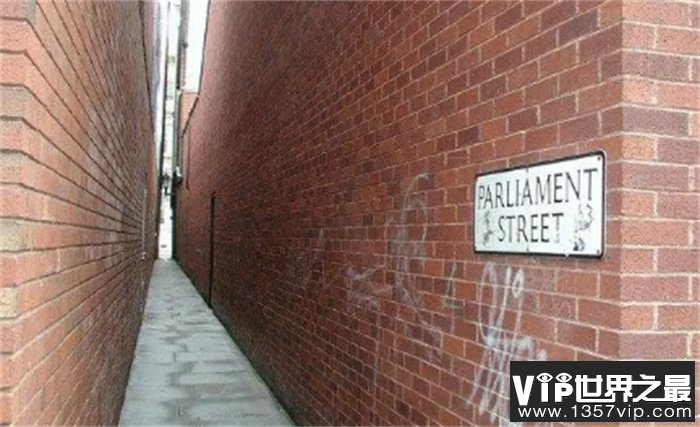 世界最窄街道：仅31厘米宽 且正在变更窄 啤酒肚小心被卡住