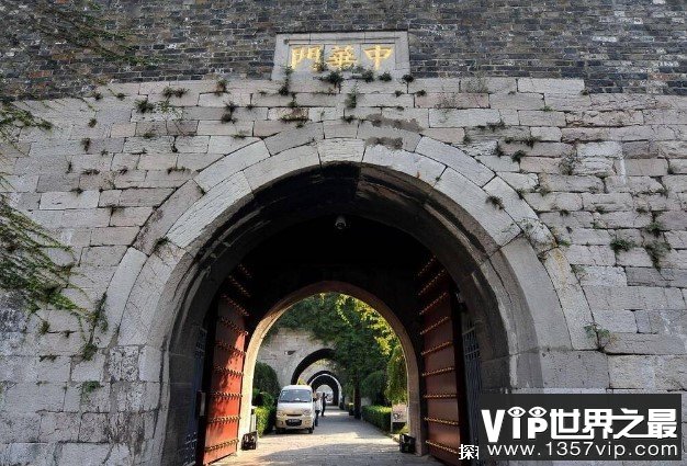 世界上保存最完好的城门 中华门原名聚宝门(位于南京)