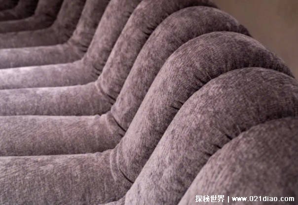 世界上最长的沙发 诞生于希腊长度达到64.75米(承载能力强)