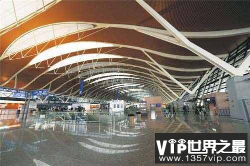 我国唯一有5条跑道的机场：上海浦东机场