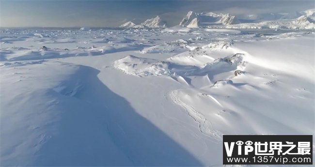 南极冰层隐藏着坠毁UFO 卫星拍到奇怪结构 它究竟是什么