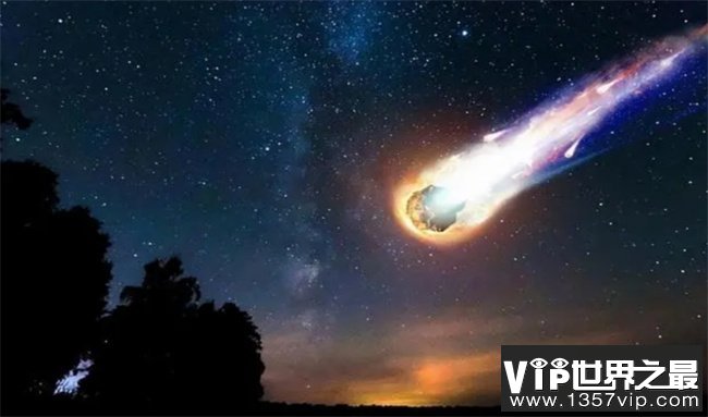 网友在新疆拍到多个神秘发光体 声称可能是UFO 它究竟是什么