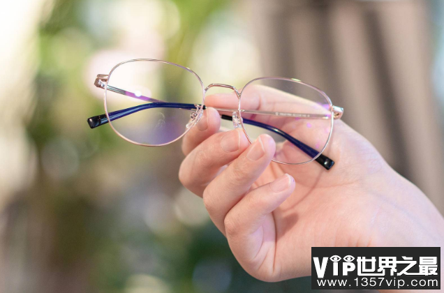 眼镜为什么越擦越脏 为什么泡水可以有效清洁眼镜