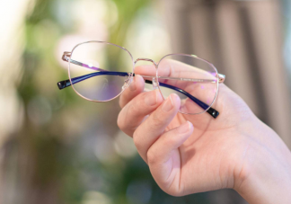 眼镜为什么越擦越脏 为什么泡水可以有效清洁眼镜