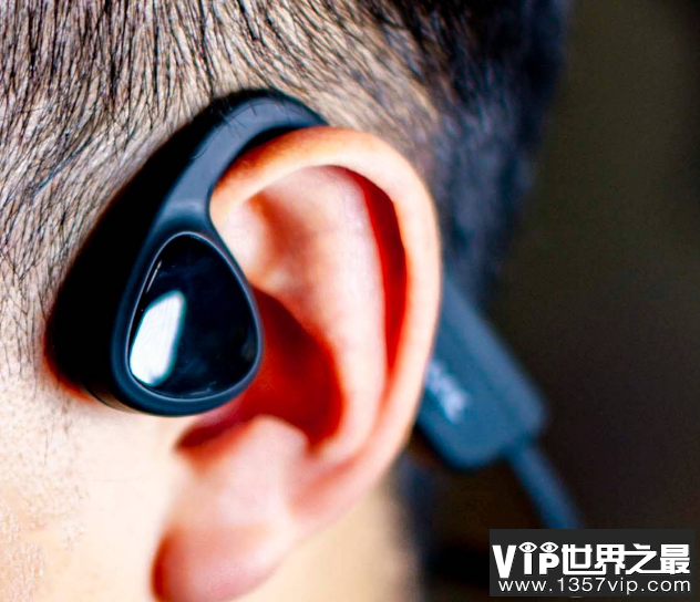 哪种耳机对听力损害最小 耳机怎么戴更健康