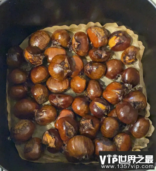 女子吃烤栗子被炸嘴肿得张不开 吃烤栗子要注意些什么