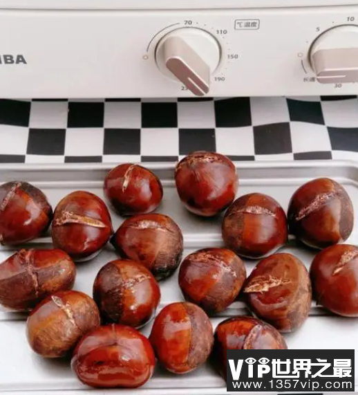 女子吃烤栗子被炸嘴肿得张不开 吃烤栗子要注意些什么