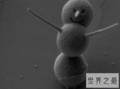 世界上最小的雪人不到3微米，相当于一根头发厚度的1/25