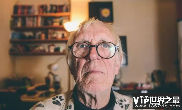 世界上最固执的人  42年来写了15000份投诉信  每天投诉一次