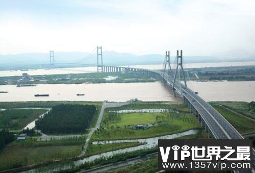 世界八大最长的悬索桥，几乎都在中国。