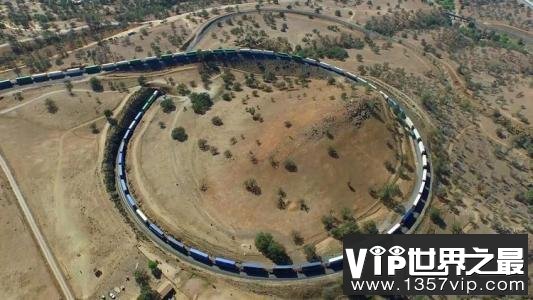 世界上最长的火车，七千米长像条巨蟒