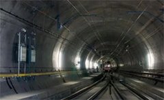 世界上有一条很深的隧道，全长151公里，