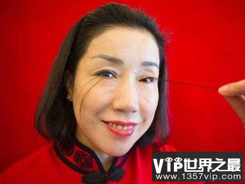 世界上睫毛最长的人，长达12.4厘米！