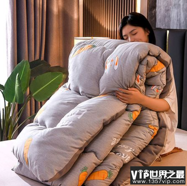 盖厚被子容易睡得香吗 厚被子好还是薄被子好