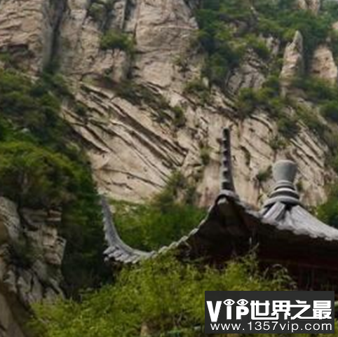 世界最长山脉，最长的达到了的8900千米被常年的积雪覆盖。