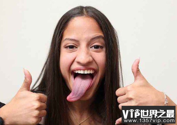 世界上舌头最长的人，比手机还要长