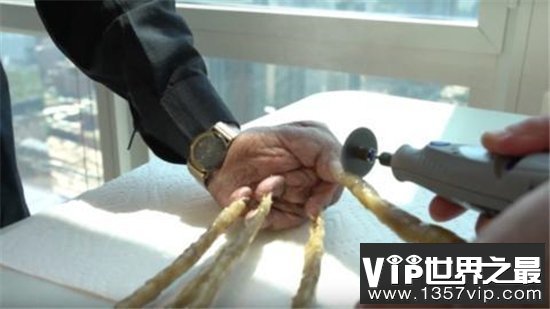 世界最长指甲，全场9米多有一辆公交车那么长！