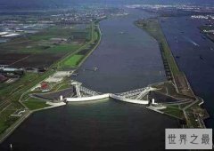 世界最长自动升降防洪堤坝在荷兰建成，长为300多米