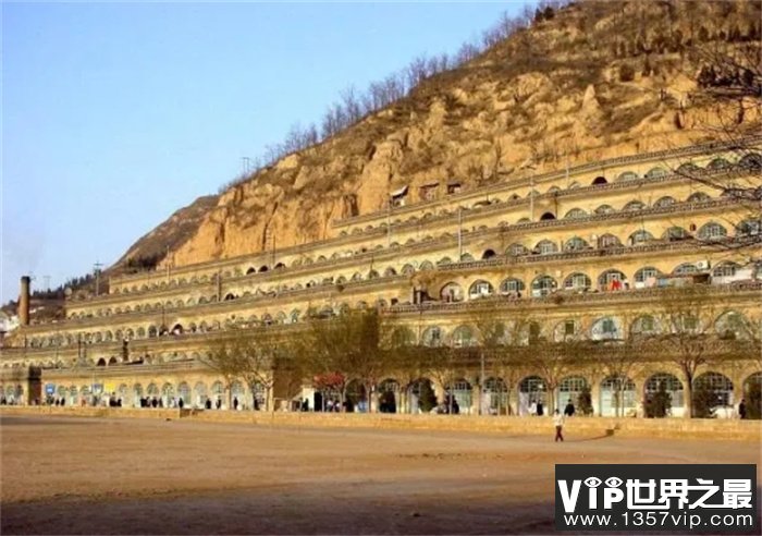 中国最个性的大学宿舍，山坡上挖了268个窑洞，现成网红景点