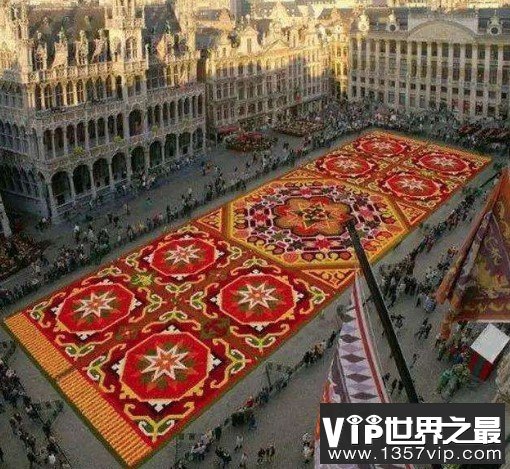 世界上最大的地毯，用38吨羊毛和棉纱编织而成