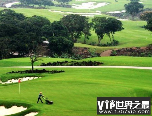 世界上最大的高尔夫球场，占地30万平方尺