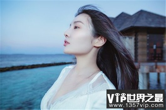 最新十大性感乳神，大胸女神任你看