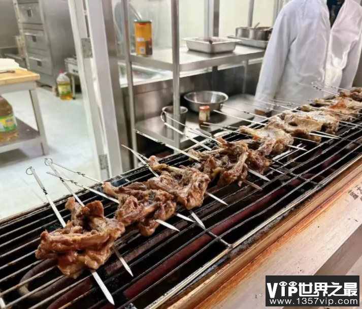 鹅腿阿姨为何能抓住学生的胃和心 烤鹅腿真的很好吃吗