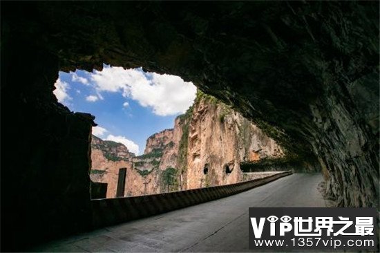 中国最美的10条公路，一起来欣赏天堂之路！