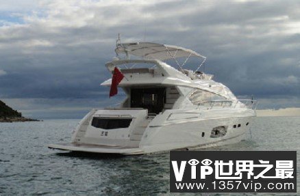 世界最贵摩托艇，价值1300万，具有双层驾驶区