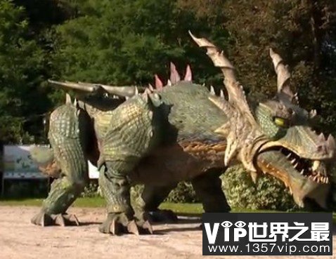 世界最大行走机器人，会喷火的十米大恐龙