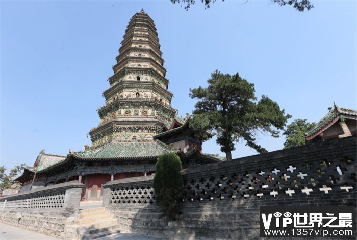 世界上最早的多彩琉璃塔 始建于东汉时期（飞虹塔）