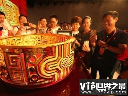 世界最大金戒指，可以容纳3个人