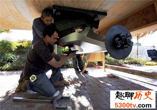世界上最大的滑板，长11米可站40人（体积和公交一般）