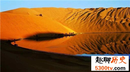中国最大的沙漠，塔克拉玛干流沙面积世界第一（33万平方千米)