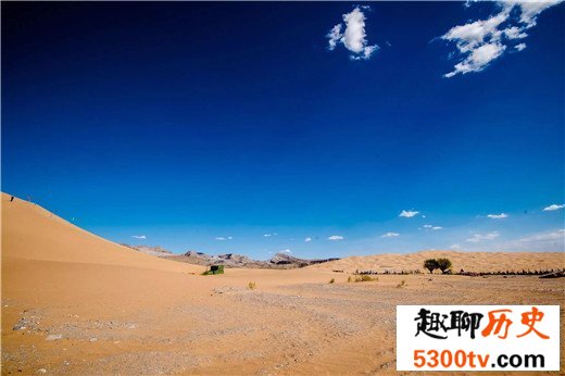 中国最大的沙漠，塔克拉玛干流沙面积世界第一（33万平方千米)