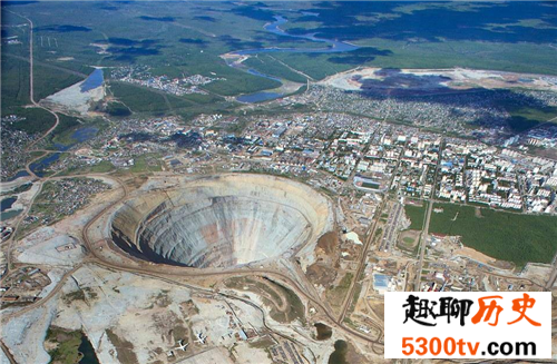 世界最大的人工矿坑，看到这么大的坑简直令人发指